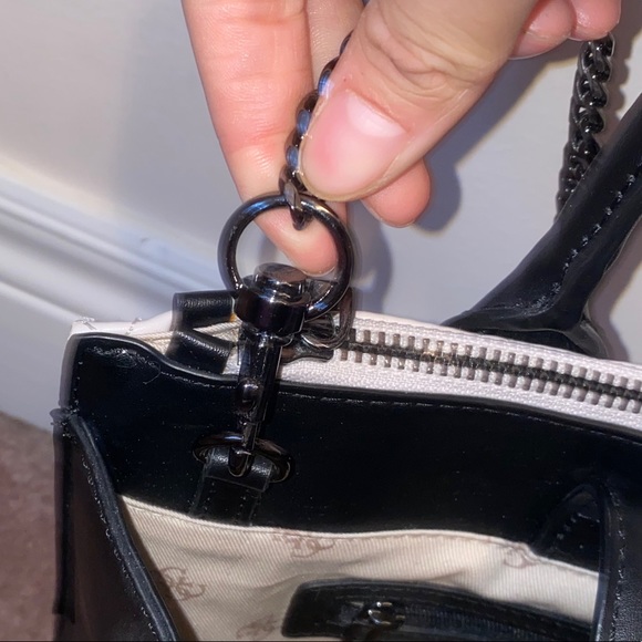 Guess Bag - Picture 10 of 10